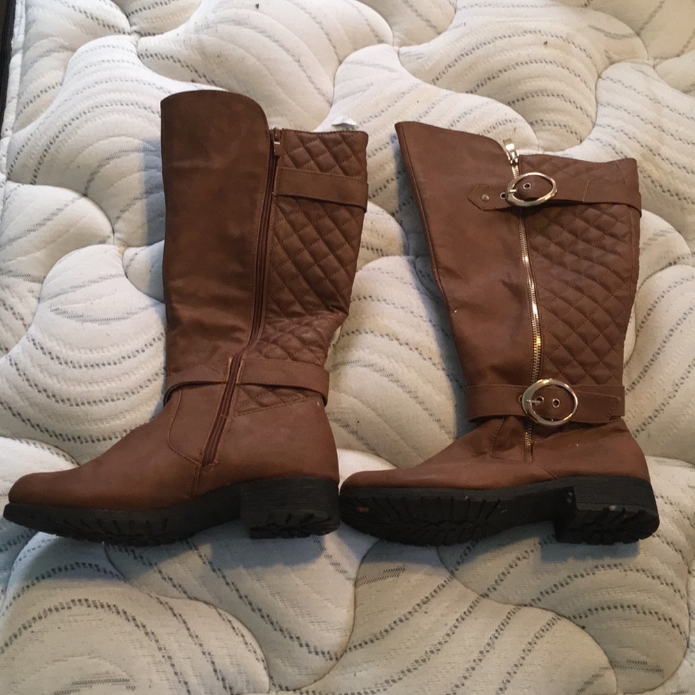 Zip up boots